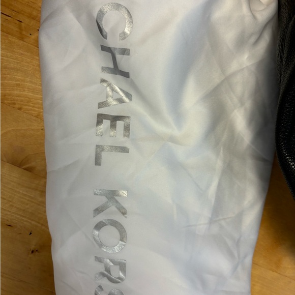 MICHAEL KORS Black Leather Handbag/Shoulder bag! Excellent Condition! - Picture 3 of 10